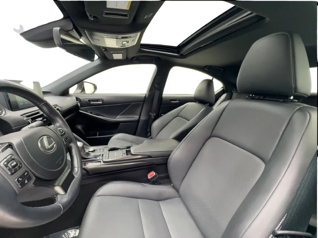 Lexus IS photo 21