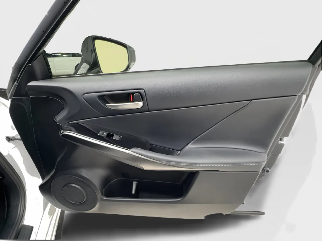 Lexus IS photo 36
