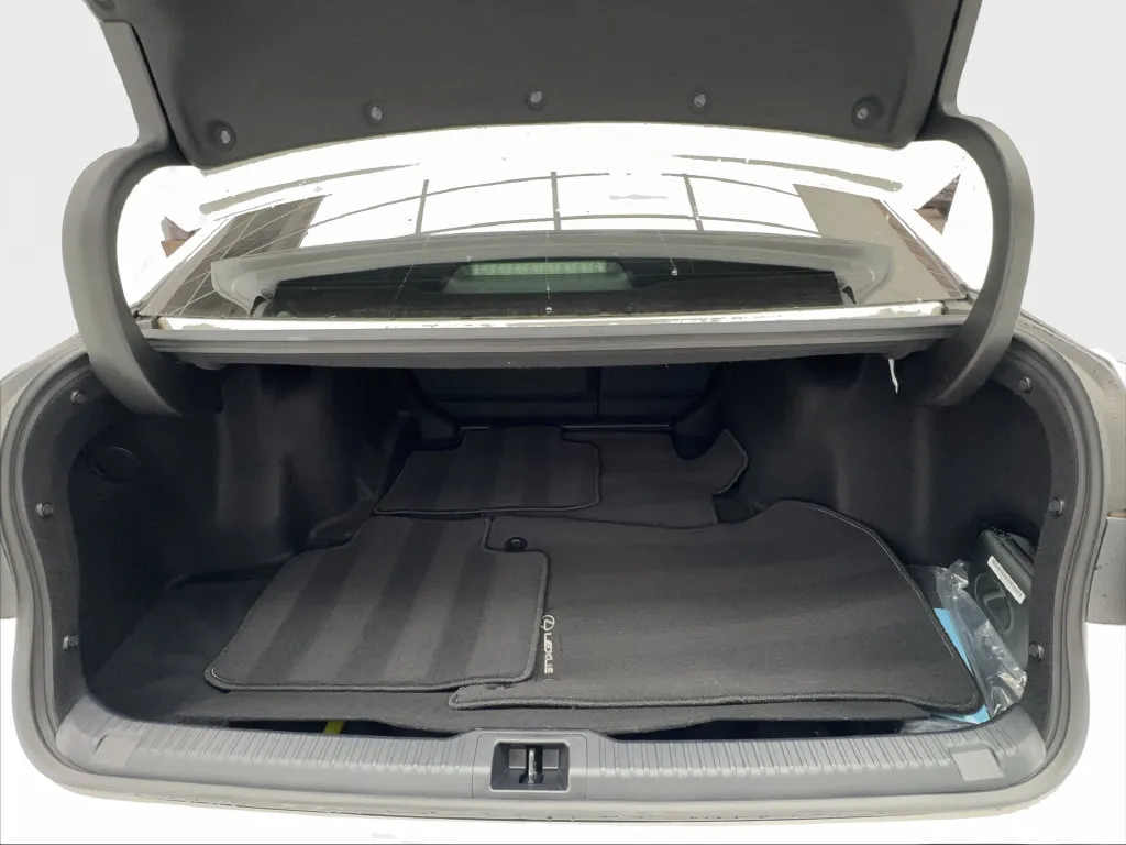 Lexus IS photo 19
