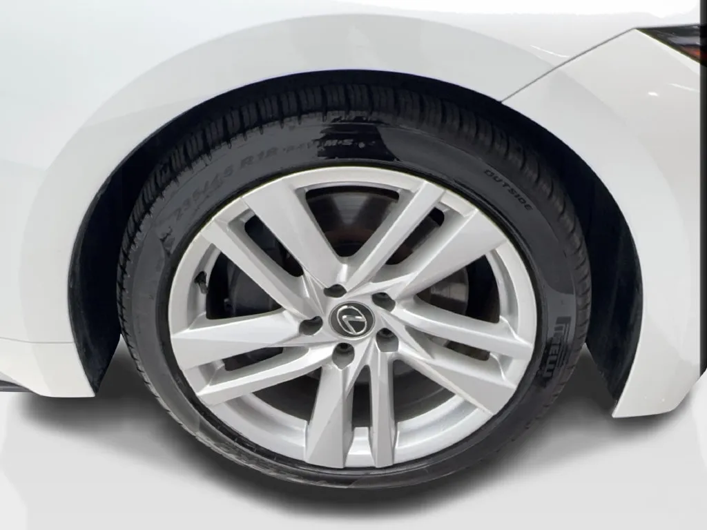 Lexus IS photo 16
