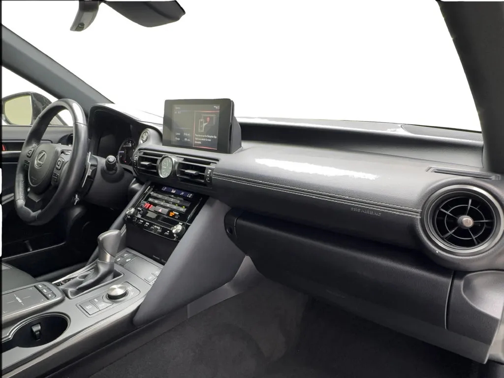 Lexus IS photo 35
