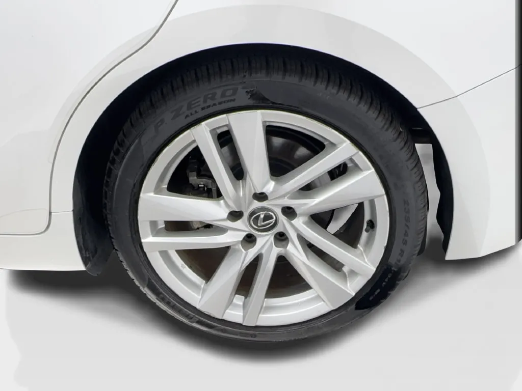 Lexus IS photo 14