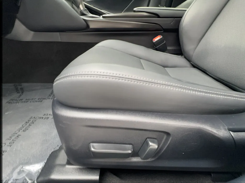 Lexus IS photo 23