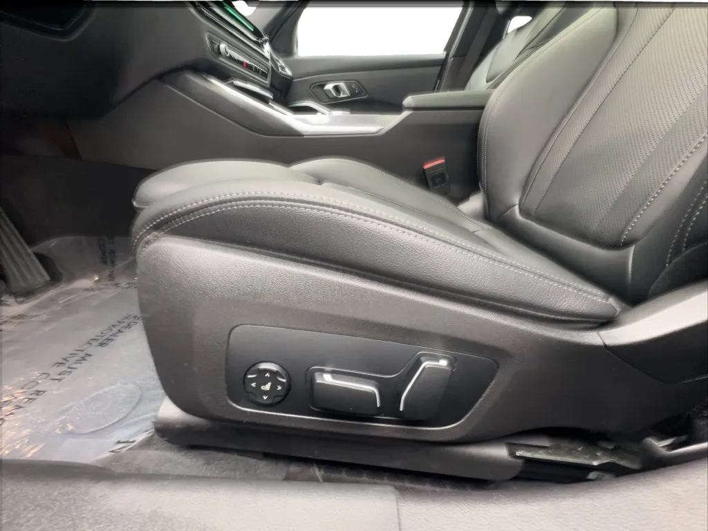 BMW 3 Series photo 23