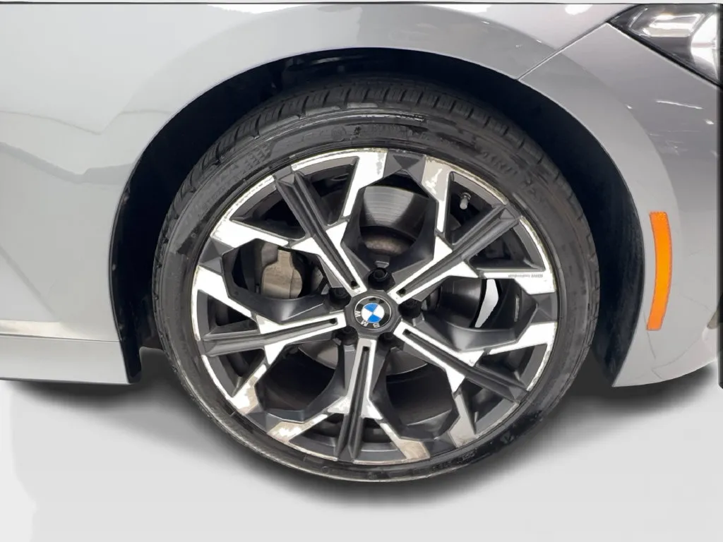 BMW 3 Series photo 16