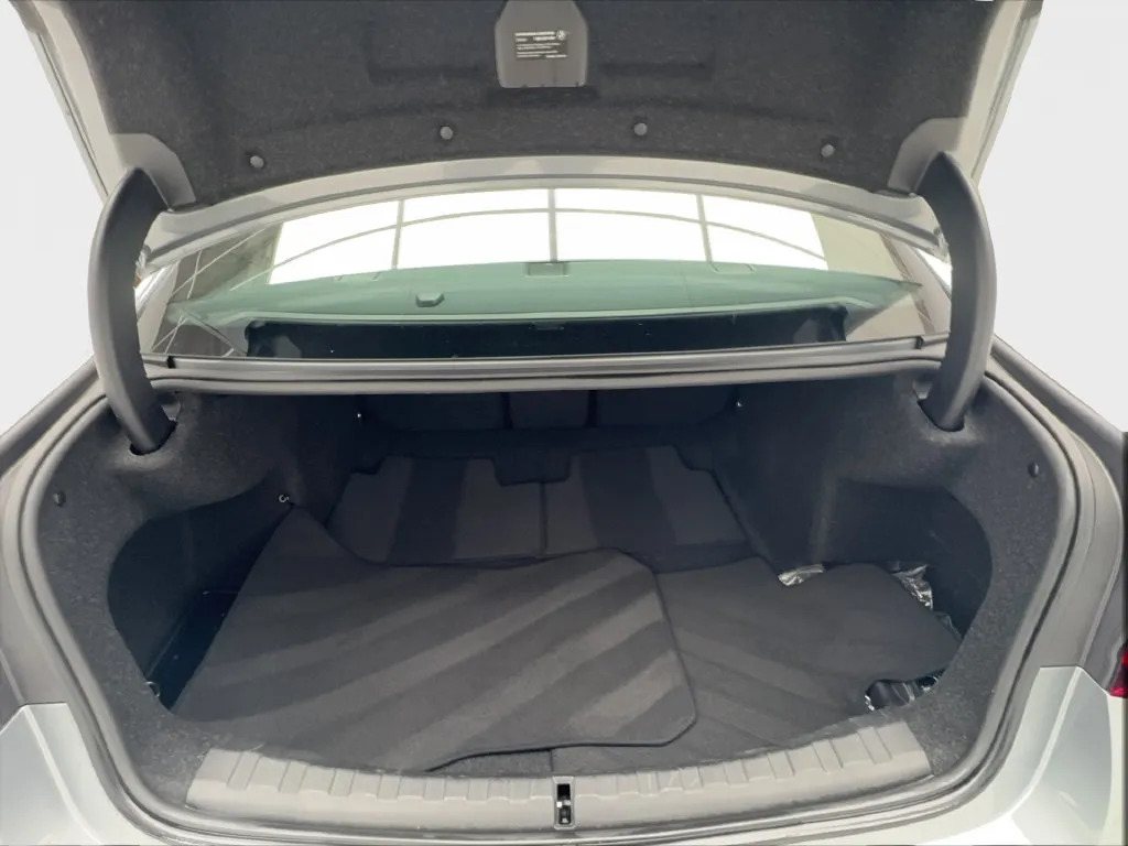 BMW 3 Series photo 19
