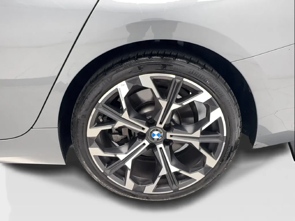 BMW 3 Series photo 14