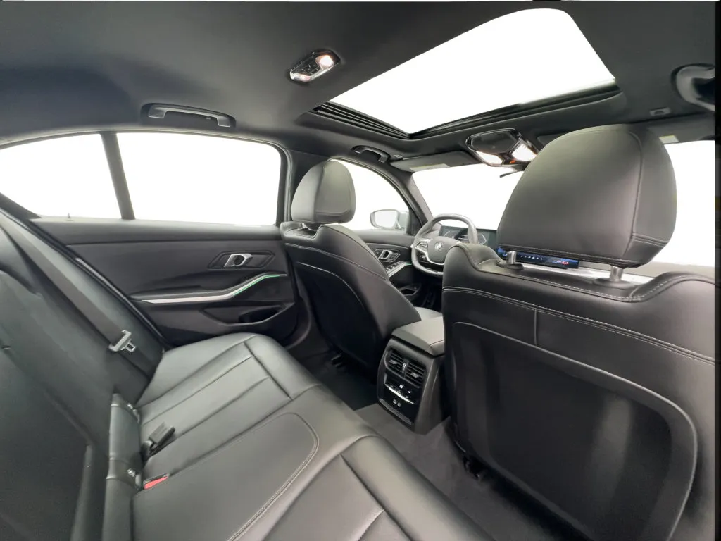 BMW 3 Series photo 29