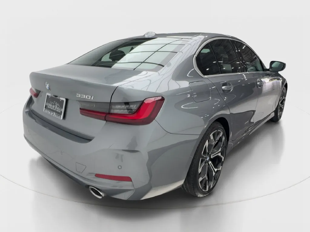 BMW 3 Series photo 8