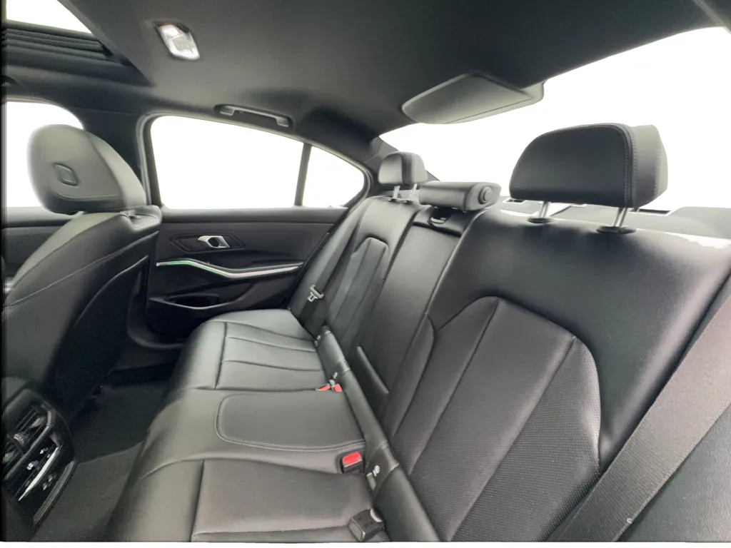 BMW 3 Series photo 27