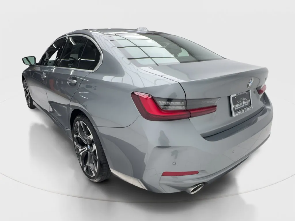 BMW 3 Series photo 11
