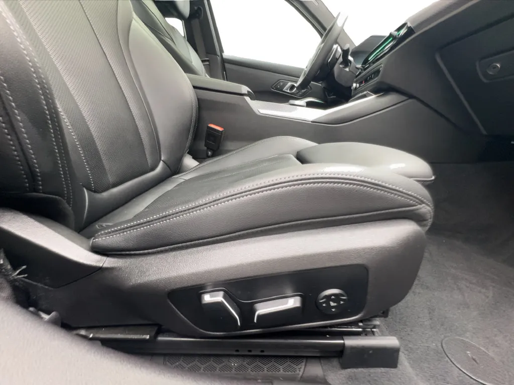 BMW 3 Series photo 34
