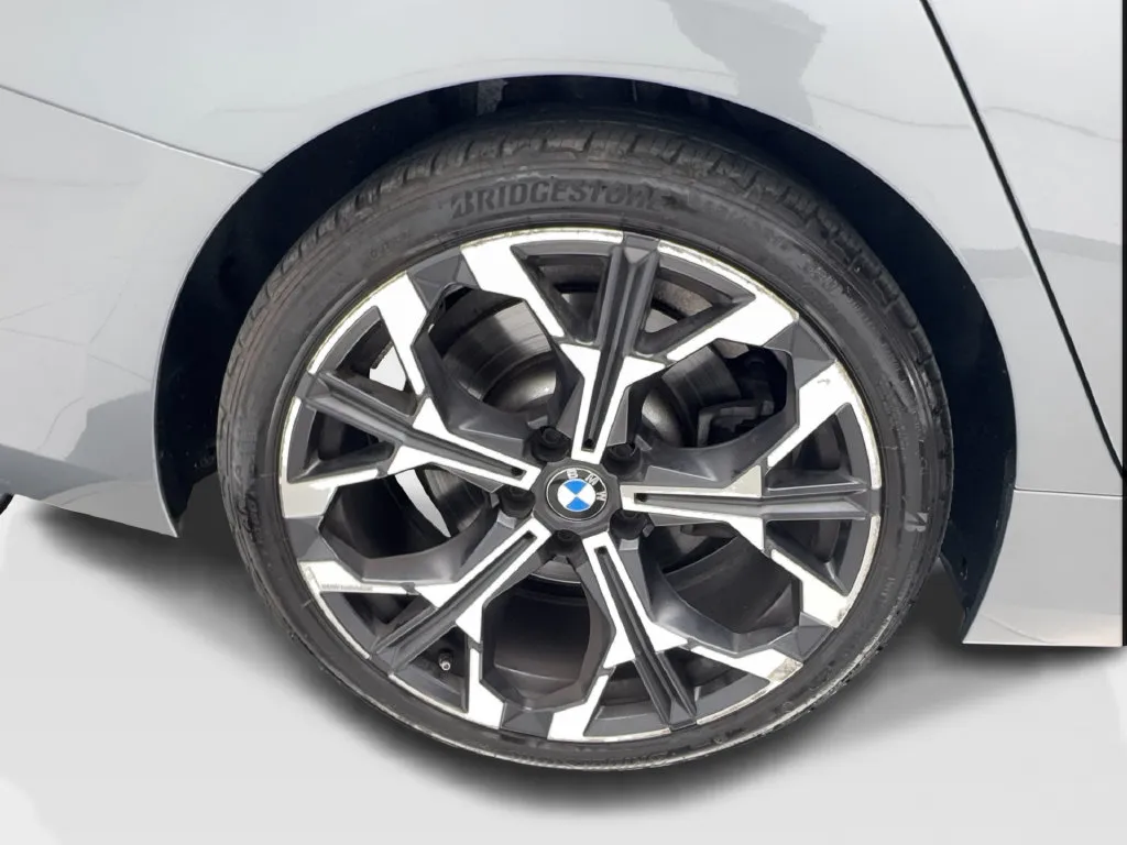 BMW 3 Series photo 18