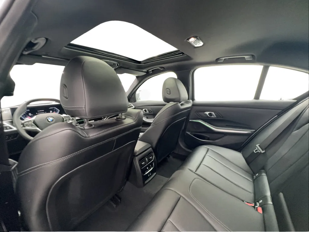 BMW 3 Series photo 26