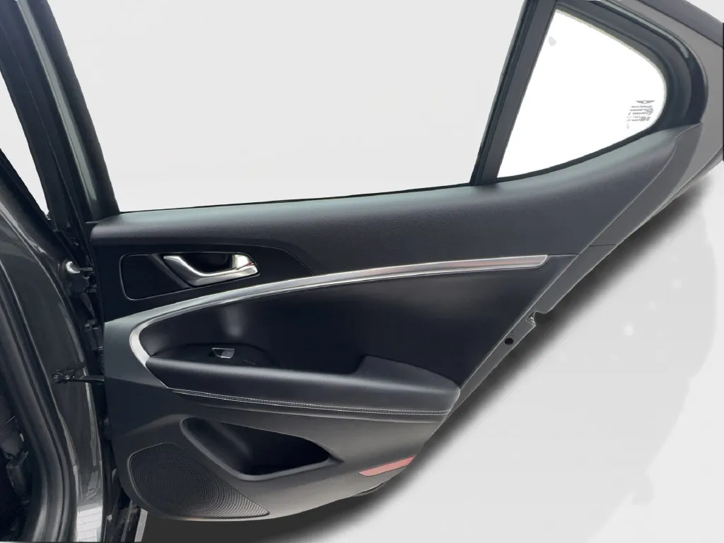 Genesis G70 photo 30