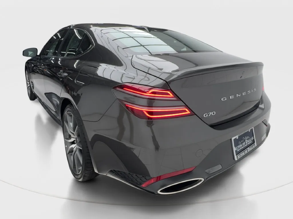 Genesis G70 photo 11