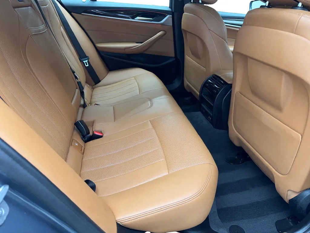 BMW 5 Series photo 40