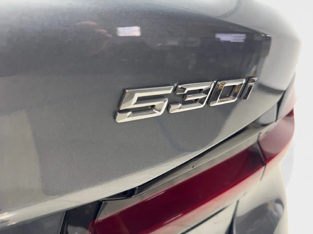 BMW 5 Series photo 22