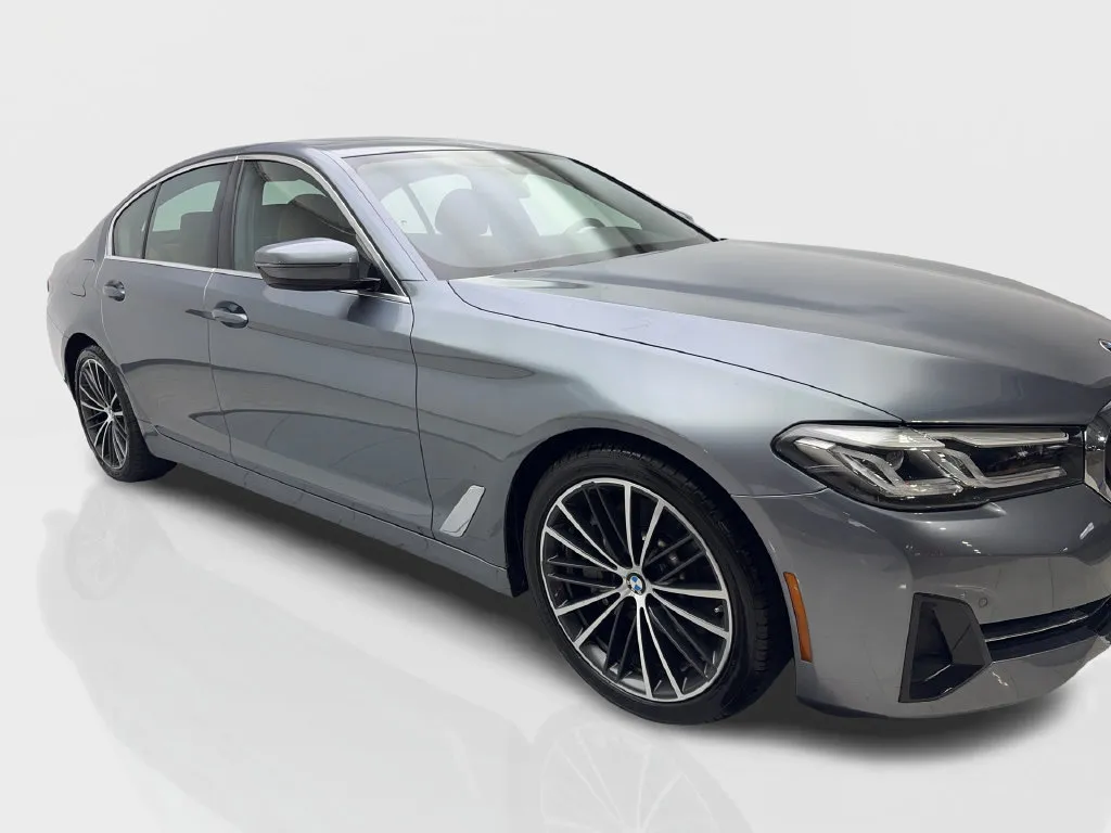 BMW 5 Series photo 12
