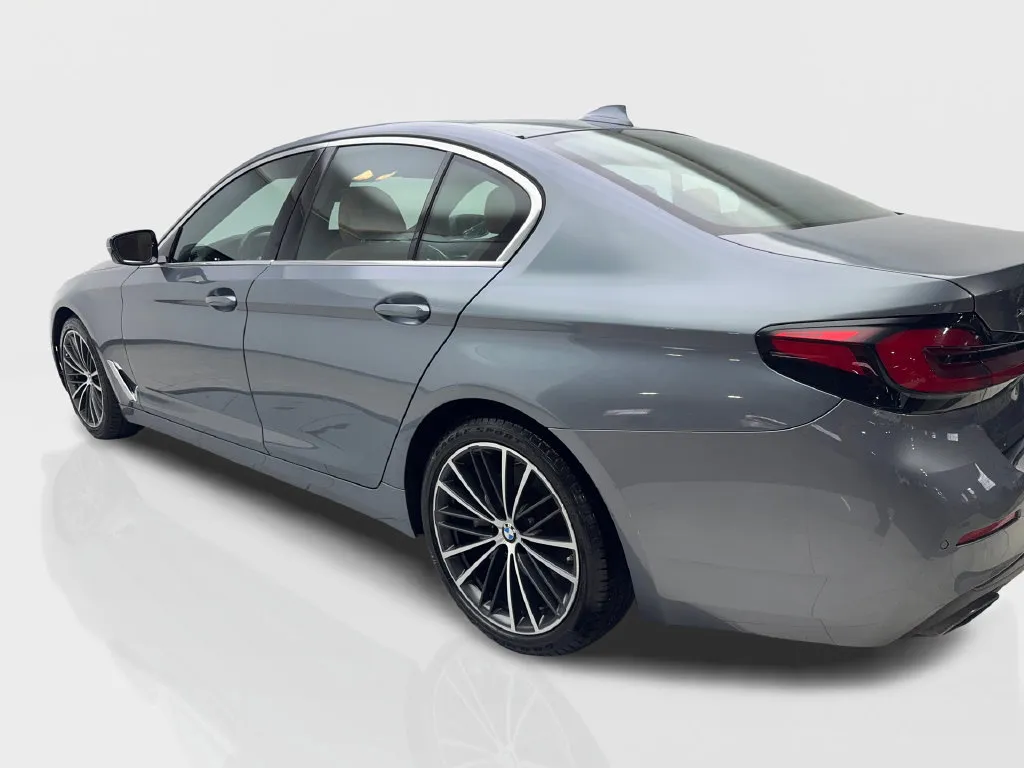 BMW 5 Series photo 14
