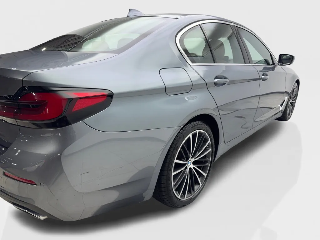 BMW 5 Series photo 13