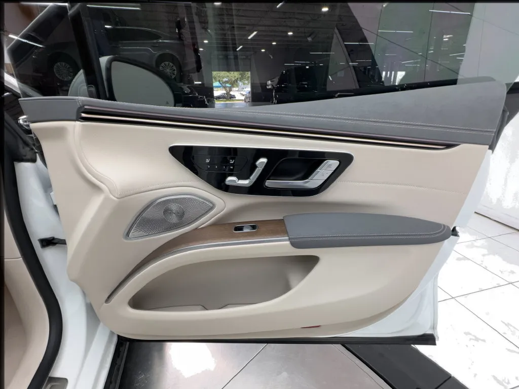 Mercedes-Benz EQS photo 34