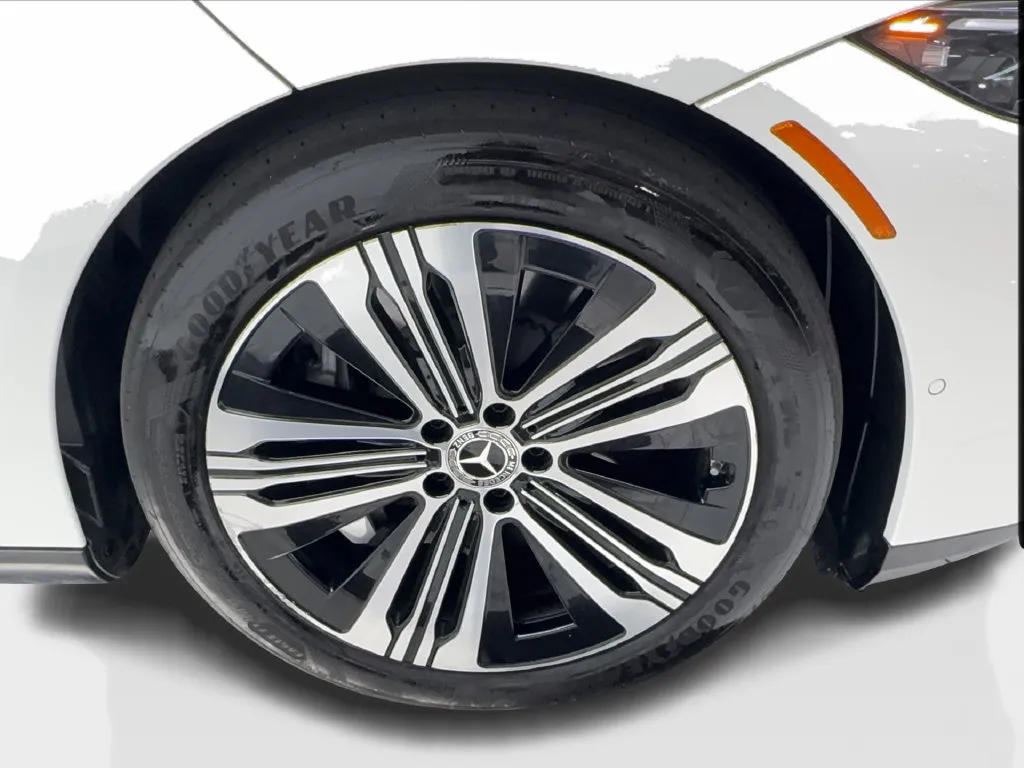 Mercedes-Benz EQS photo 16