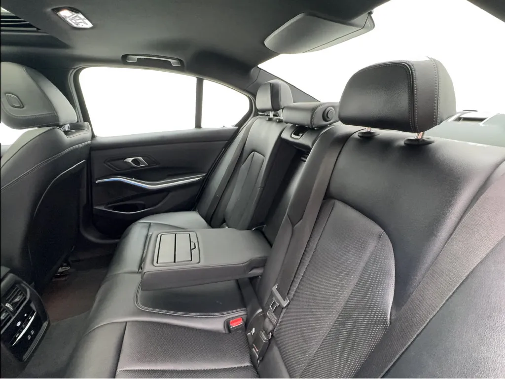 BMW 3 Series photo 27
