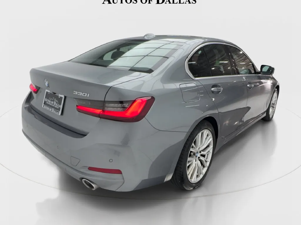 BMW 3 Series photo 8