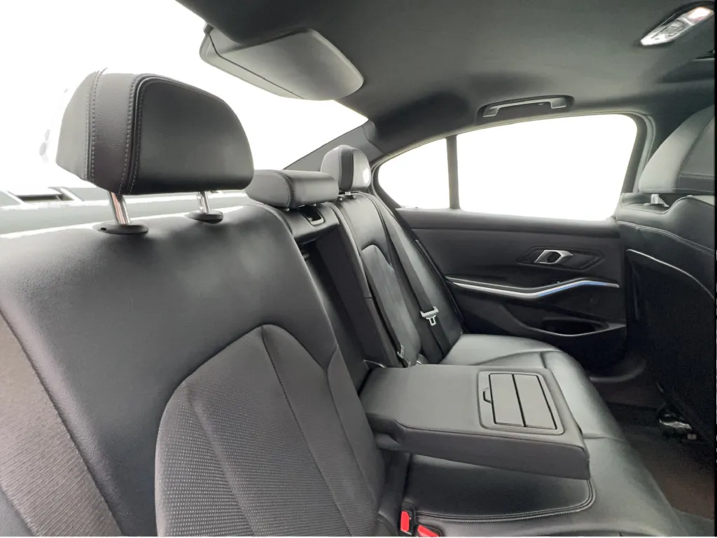 BMW 3 Series photo 30