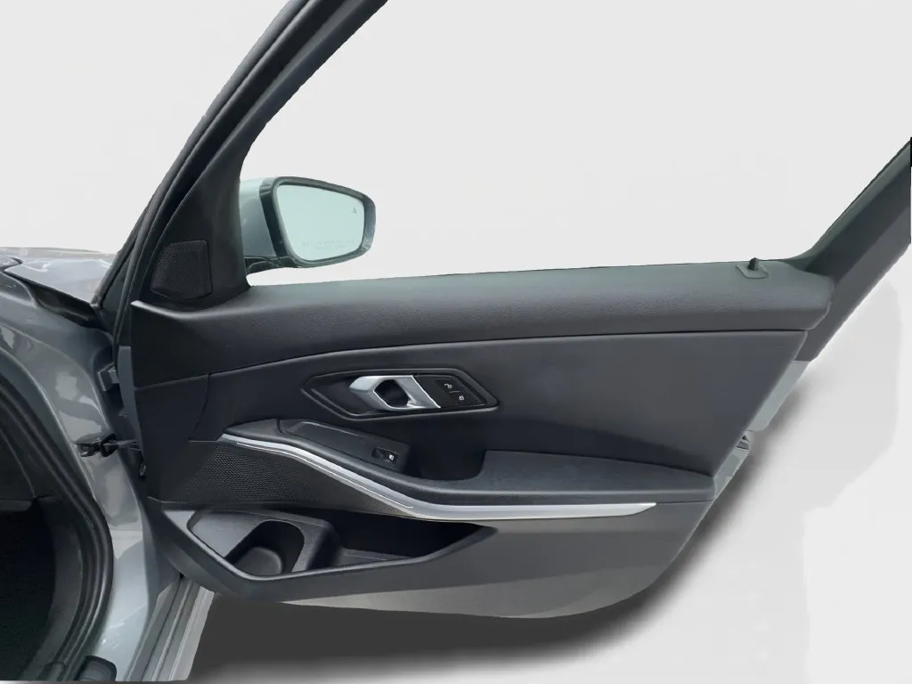 BMW 3 Series photo 36