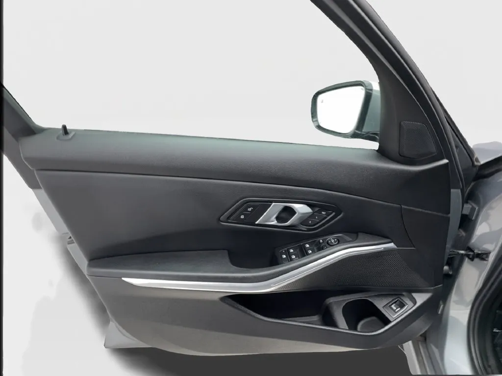 BMW 3 Series photo 25
