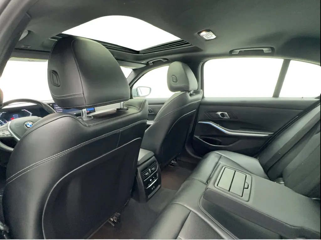 BMW 3 Series photo 26