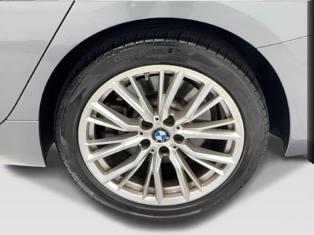 BMW 3 Series photo 14