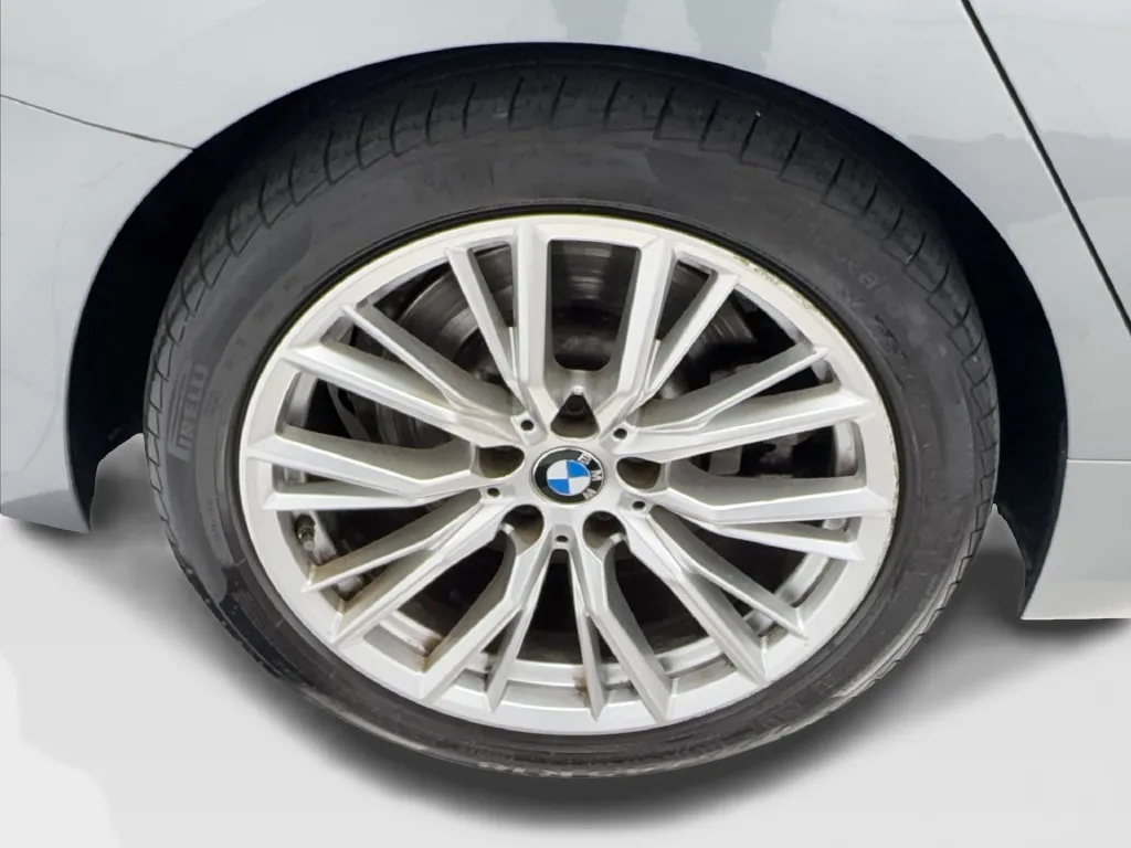 BMW 3 Series photo 18