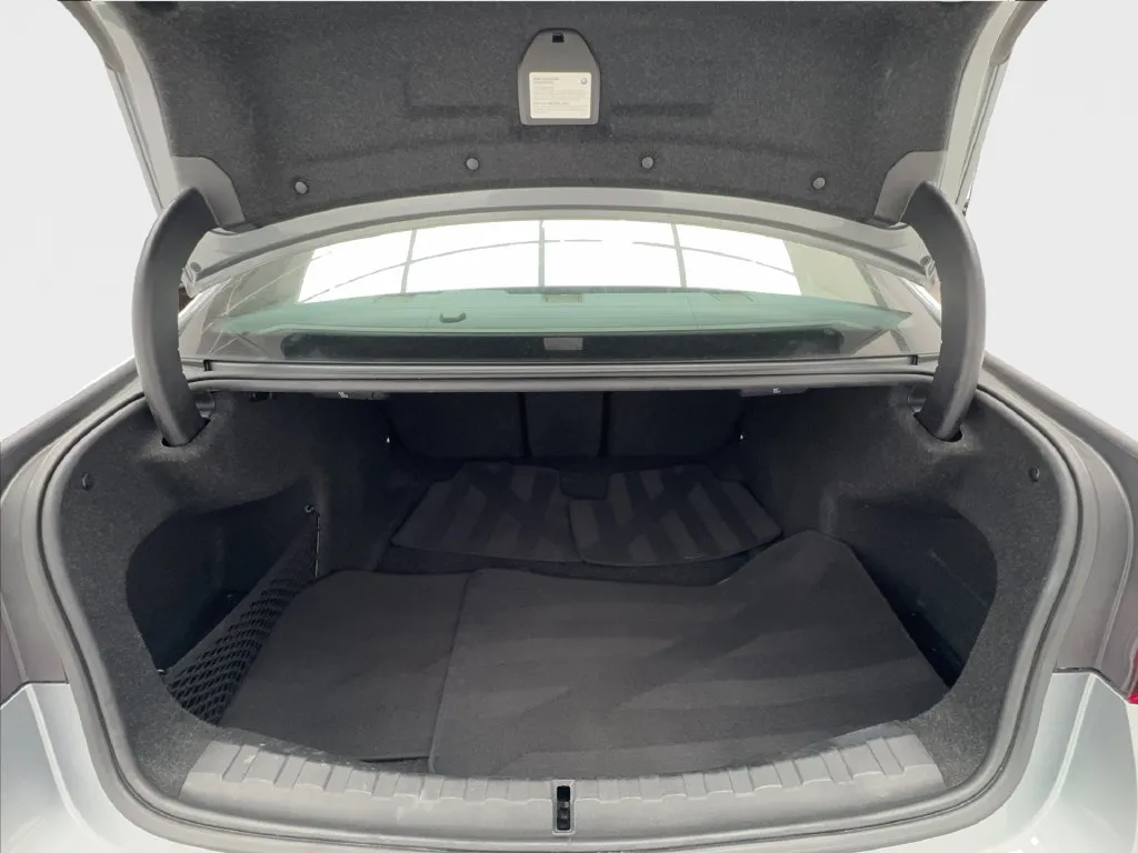 BMW 3 Series photo 19