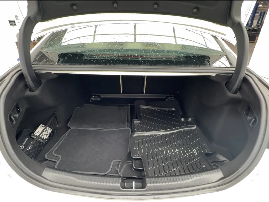 Mercedes-Benz C-Class photo 18
