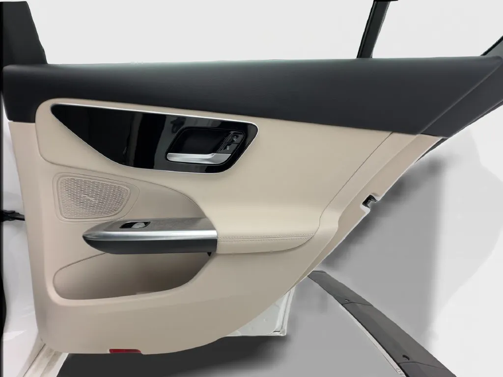 Mercedes-Benz C-Class photo 29