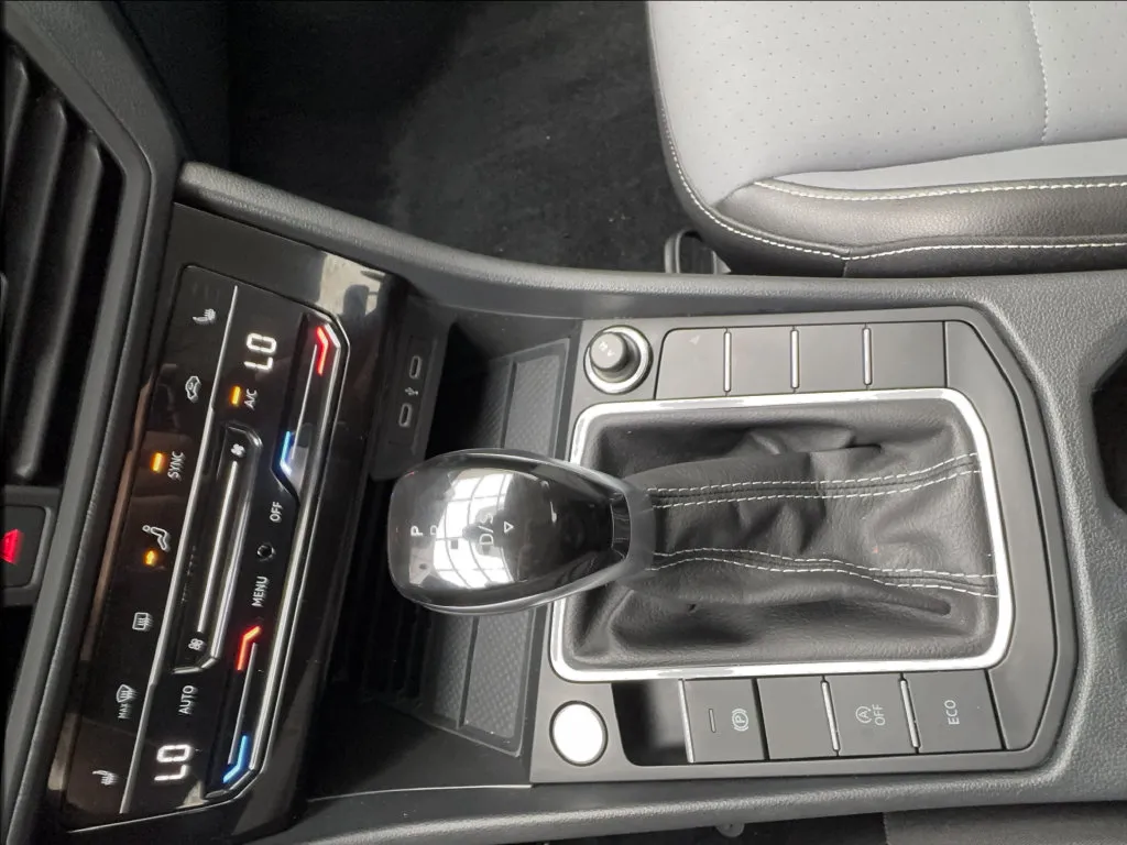 Volkswagen Jetta photo 44