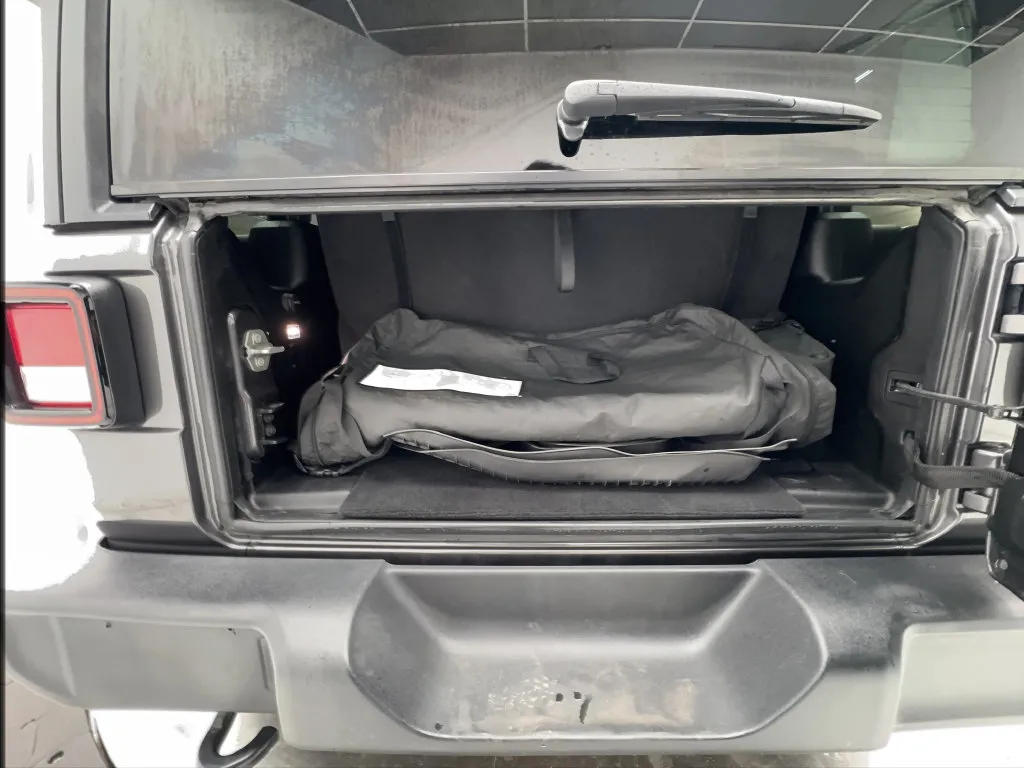 Jeep Wrangler photo 18