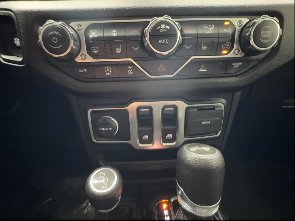 Jeep Wrangler photo 30