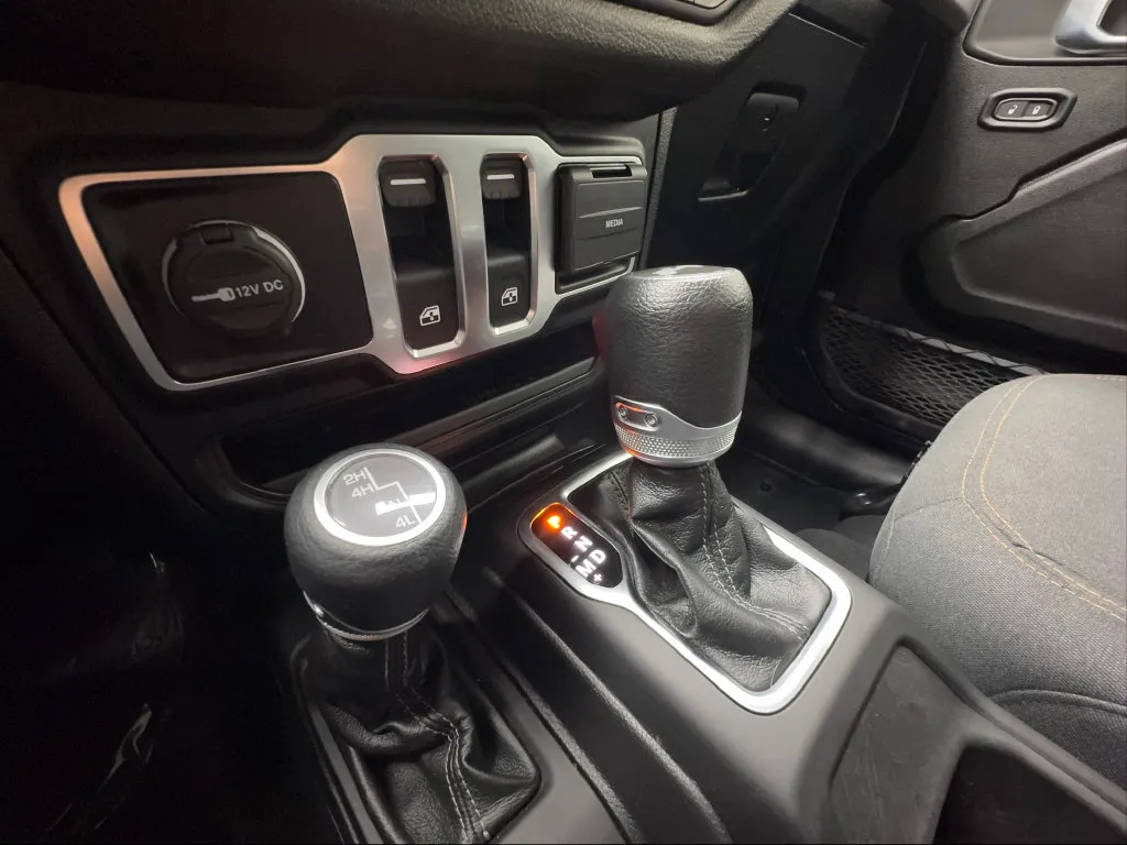 Jeep Wrangler photo 28