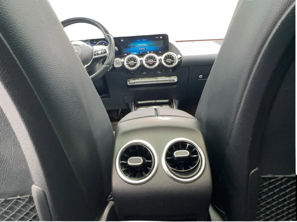 Mercedes-Benz GLA photo 39