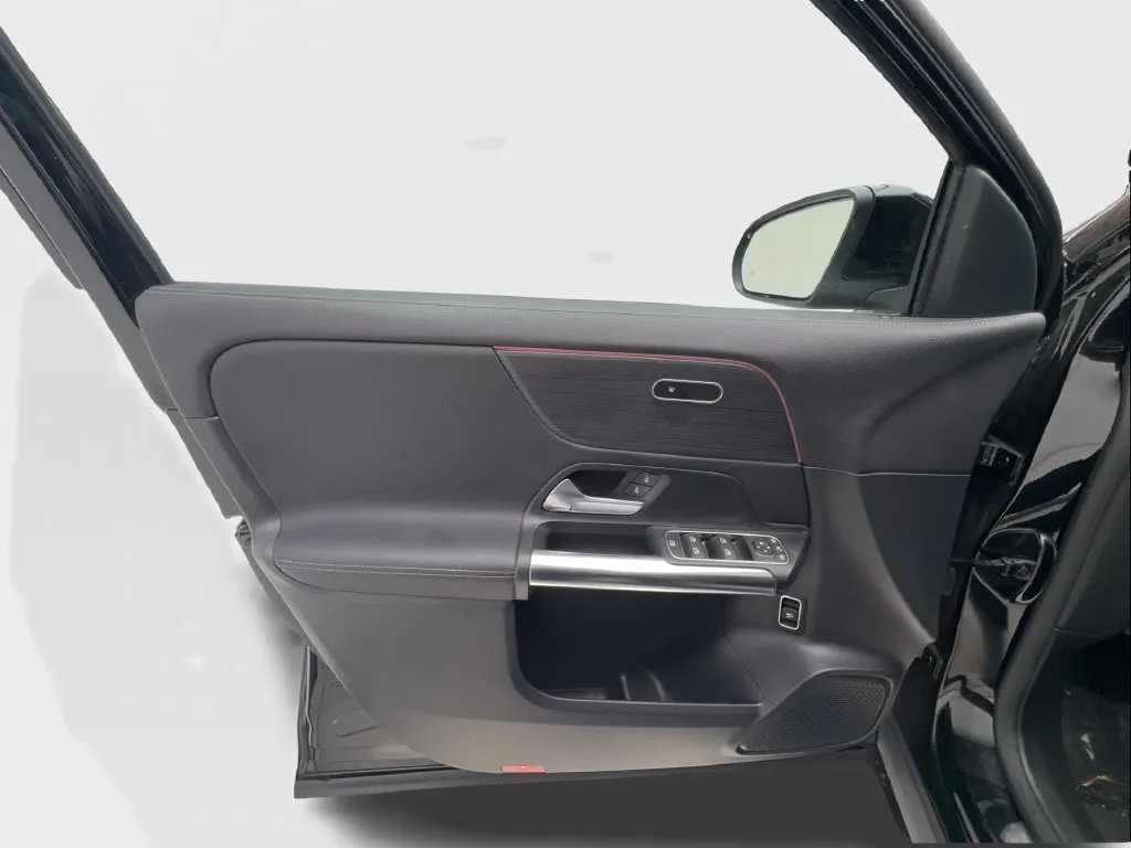 Mercedes-Benz GLA photo 22