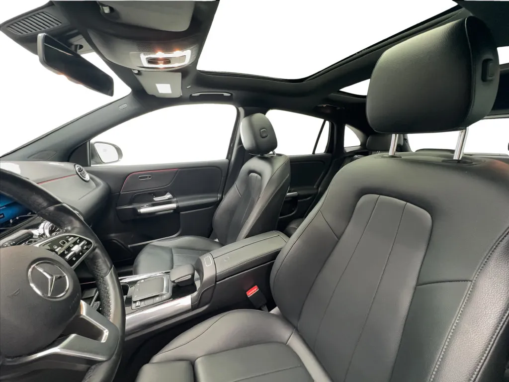 Mercedes-Benz GLA photo 20