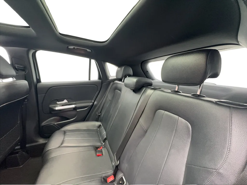 Mercedes-Benz GLA photo 25