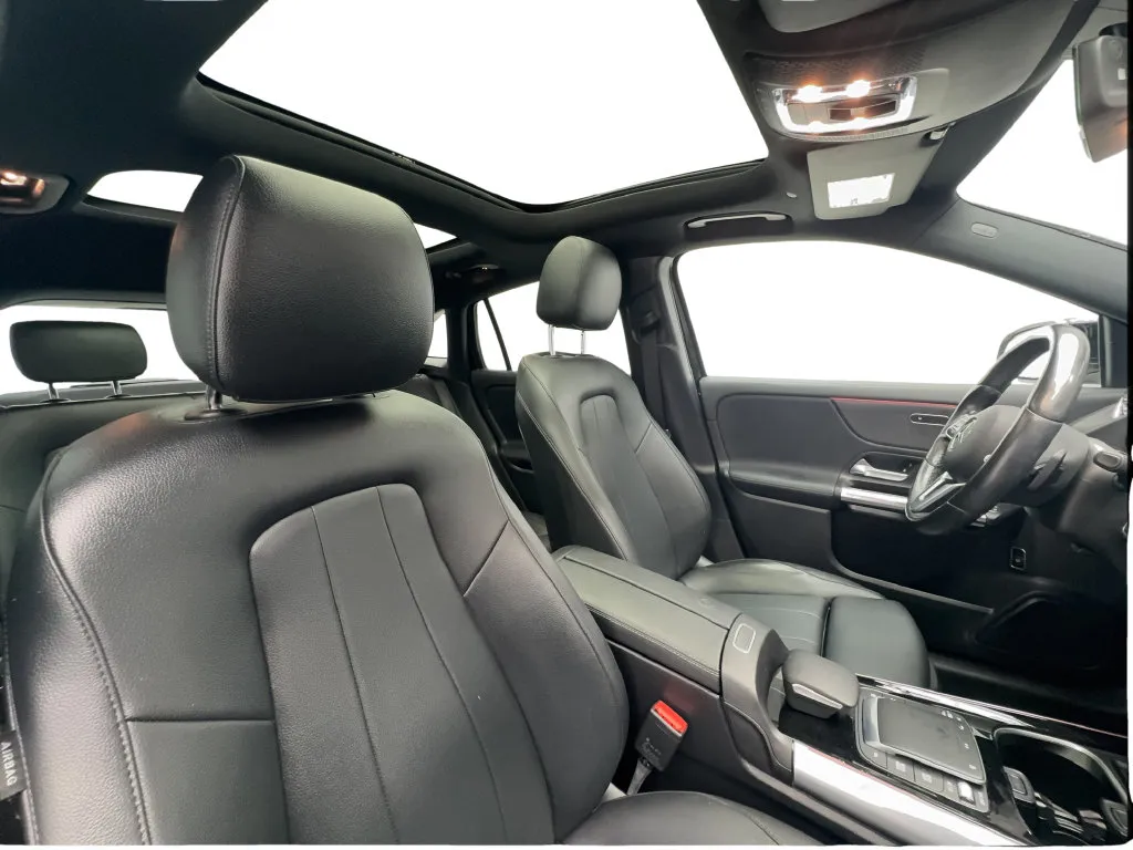 Mercedes-Benz GLA photo 30