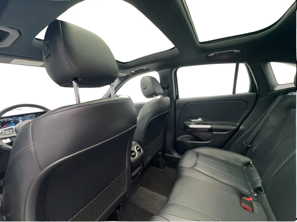 Mercedes-Benz GLA photo 23
