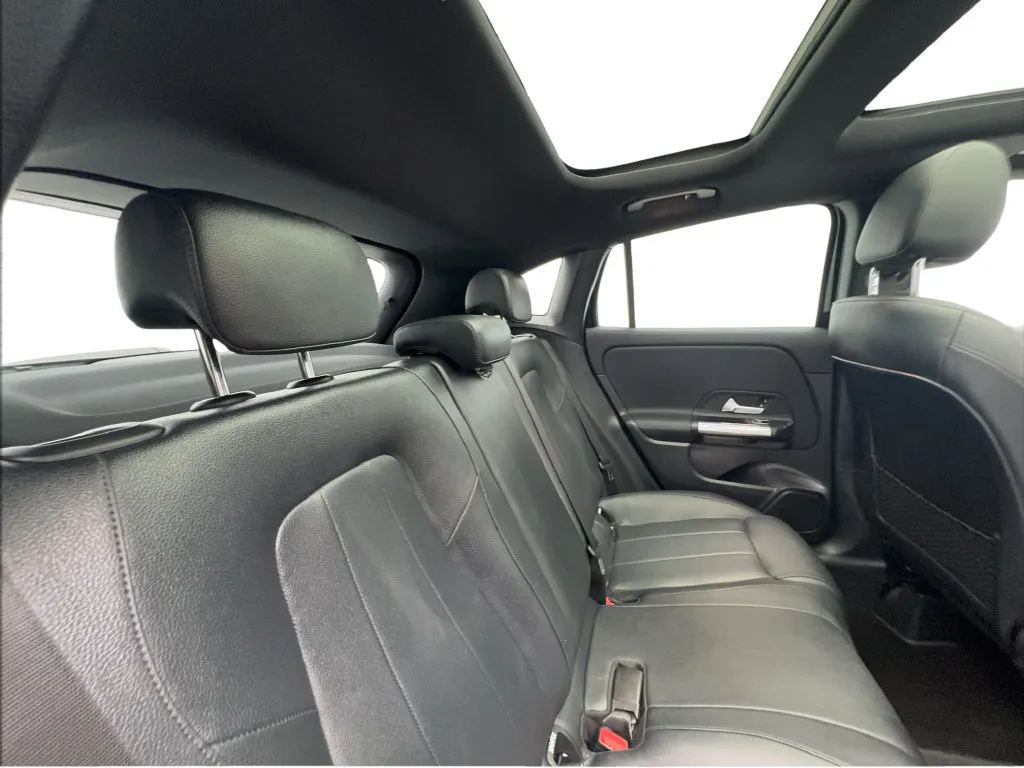 Mercedes-Benz GLA photo 28