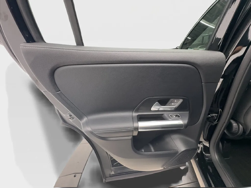 Mercedes-Benz GLA photo 26